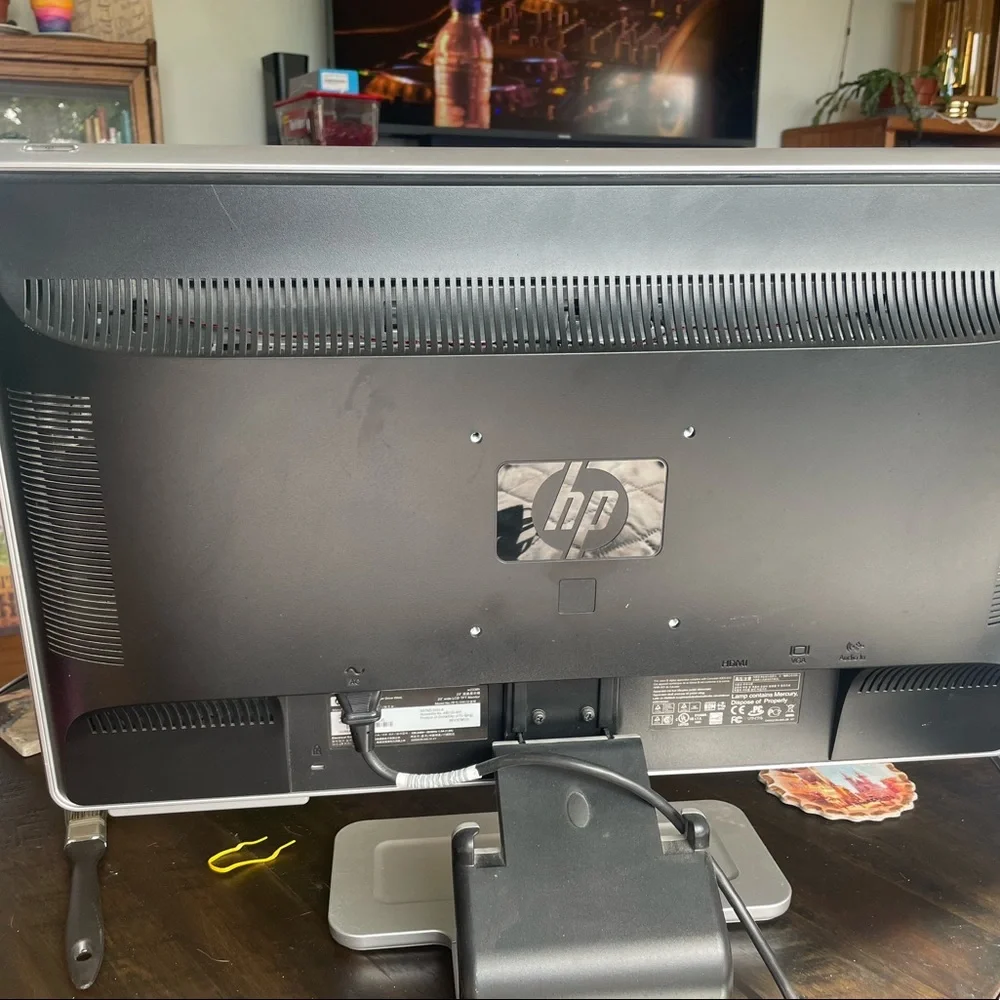 HP 23” LCD Monitor with Keyboard